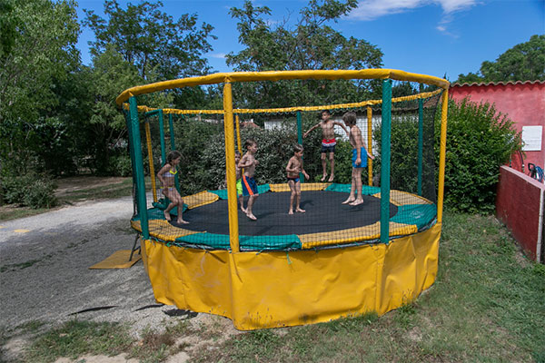 camping avec trampoline pyrénées orientales